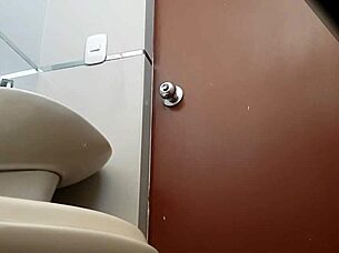 Camara espia bajo faldas amiga argentina no se da cuenta