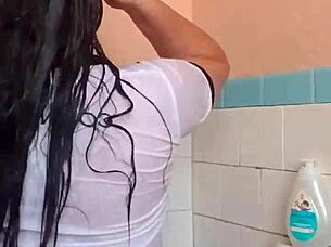 she loves seeing my wet arm in the bath