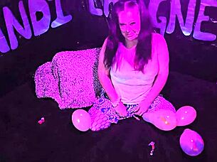 Cute milf kandi laigne balloon popping fetish sfw.