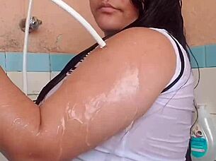 she loves seeing my wet arm in the bath