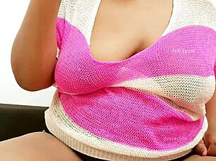 Assam bhabhi shows off her sexy boobs! 😍