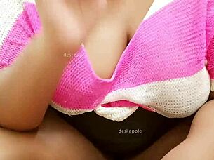 Assam bhabhi shows off her sexy boobs! 😍
