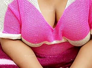 Assam bhabhi shows off her sexy boobs! 😍