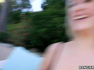 siri shows off huge natural tits and big ass