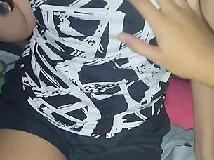 Asian Beauty Receives Cumshot on Belly in Homemade Missionary