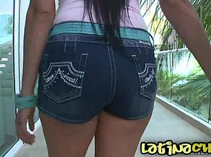 juliana el burrito piscinero shows off her big latina ass