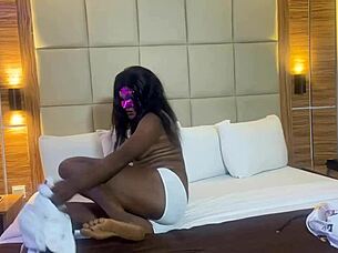 This African ebony has mastered self-pleasure and squirting techniques