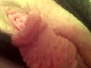 greluda stretching the grelo close up masturbation