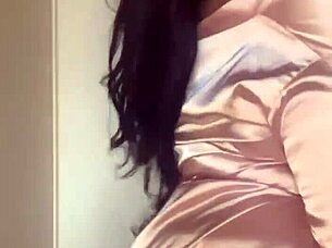 Hot ebony babe does striptease