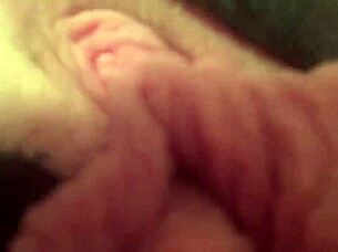 greluda stretching the grelo close up masturbation