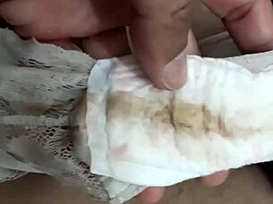 bonito calzon de encaje con toalla femenina usada