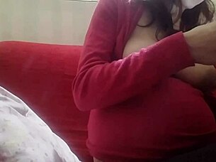 Look at this Italian pregnant woman spreading her ass and pussy.