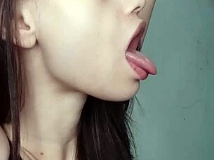Fucking the young girl's mouth against the wall until cum on face - Gaucholuiz and Santinha 😏