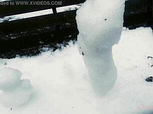 White Cat Mya Creates Amazing Snow Sculpture Art!