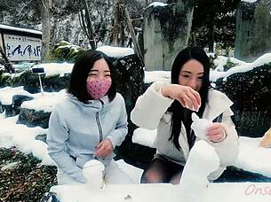 White Cat Mya Creates Amazing Snow Sculpture Art!