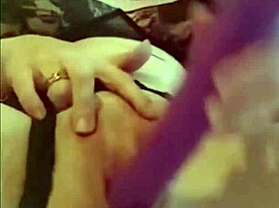 rubia española milf masturbándose con juguetito 😍