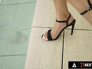 gorgeous latina sarah cute, want your cum on my feet?