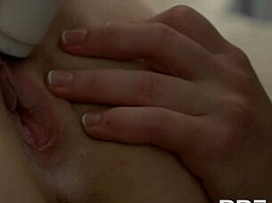 i'm horny teen olivia grace licking jacqueline's tasty pussy