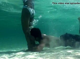 Croc sexy bikini girl! Look at her in that hot bikini!