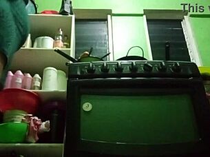 Mi madrastra se graba en vestido y sin calzones y me manda el video