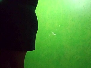 Mi madrastra se graba en vestido y sin calzones y me manda el video