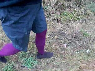 Strumpfhose worn outdoor in public, what a tempting contrast