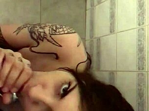 Blowjob in piss and shower scene
