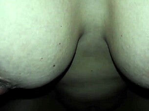 delícia sentando até o talo e depois tirando leite do pauzão