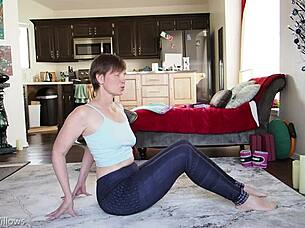 Yoga lesson turns into intense shaved pussy play