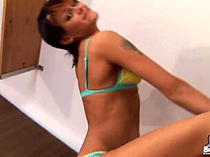 These Skinny Jeans Are So Fucking Tight 😩