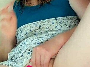 Hot blonde playing with her pussy using a big dildo! 😈