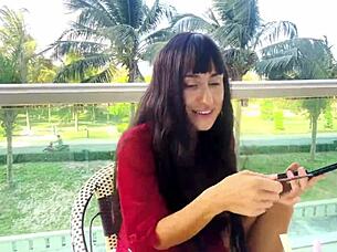 Sexy Girl Reveals Secrets To Flawless Makeup