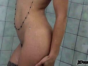 having nice shower sex with cameron canada