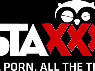 hot threesome with big butt babes pinky and crystal 😍🍑