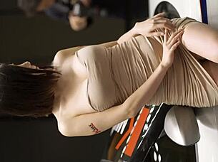 Chatting with a hot Seoul Korean racing girl 😊