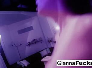 i love watching gianna michaels get herself off solo