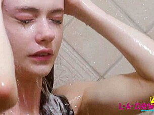 Teen Takes Relaxing Shower In High Definition Casting