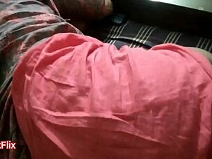 Desi queen fingers her pussy for the first time