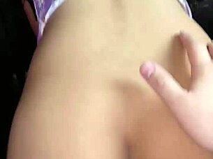 wow, how old is this nena? she rides so rico 😍