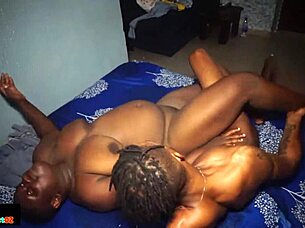 Dia lapar kote monster dalam pepek basahnya sepanjang hari