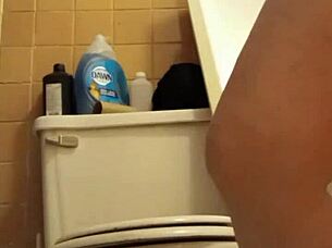 Desperate Amateur Pissing In Public