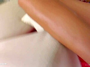 Nikolette Fingers Herself Solo in Gonzo Style!