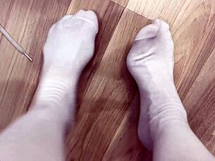 Footfetish fun with brunette milf in sneakers and socks, sexy lesbian homemade vibes 😍