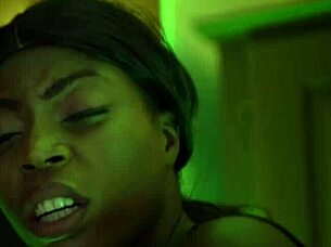 mon beau pere aime ma chatte bien mouillie