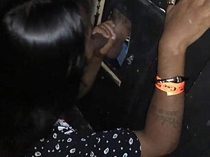 I went to the swing and made the 18-year-old suck my dick in the gloryhole, she drank all the cum