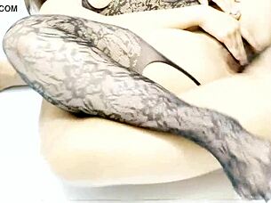 Nghệ Thuật Làm Cho Em Vợ Rộn Ràng - Việt Nam