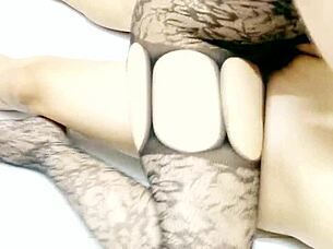 Nghệ Thuật Làm Cho Em Vợ Rộn Ràng - Việt Nam