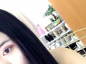 Hot Girl D�ng Chuẩn Live Stream Show H�ng With Big Cock Oral 😍