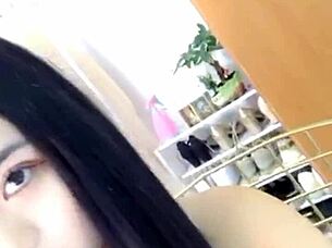 Hot Girl D�ng Chuẩn Live Stream Show H�ng With Big Cock Oral 😍