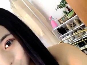 Hot Girl D�ng Chuẩn Live Stream Show H�ng With Big Cock Oral 😍